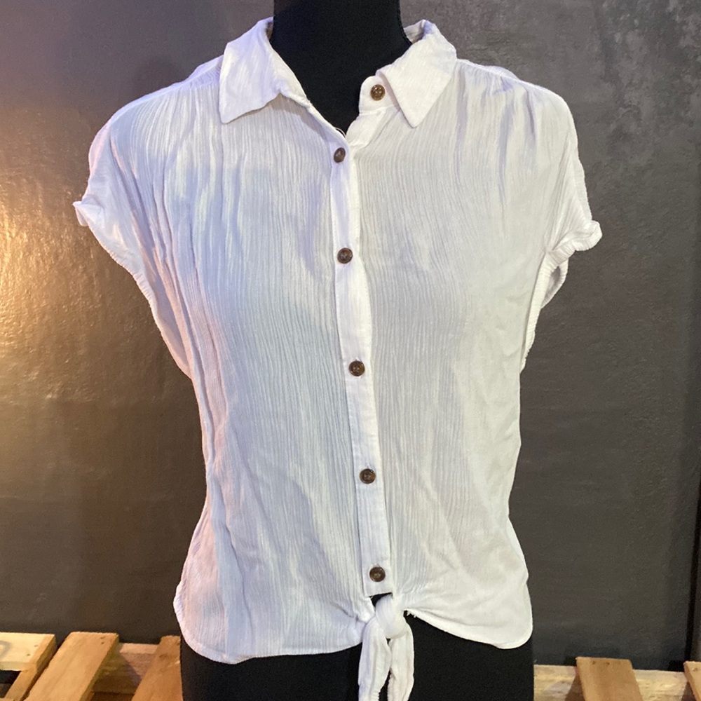 Pink Rose White Button-Front Tie Hem Shirt